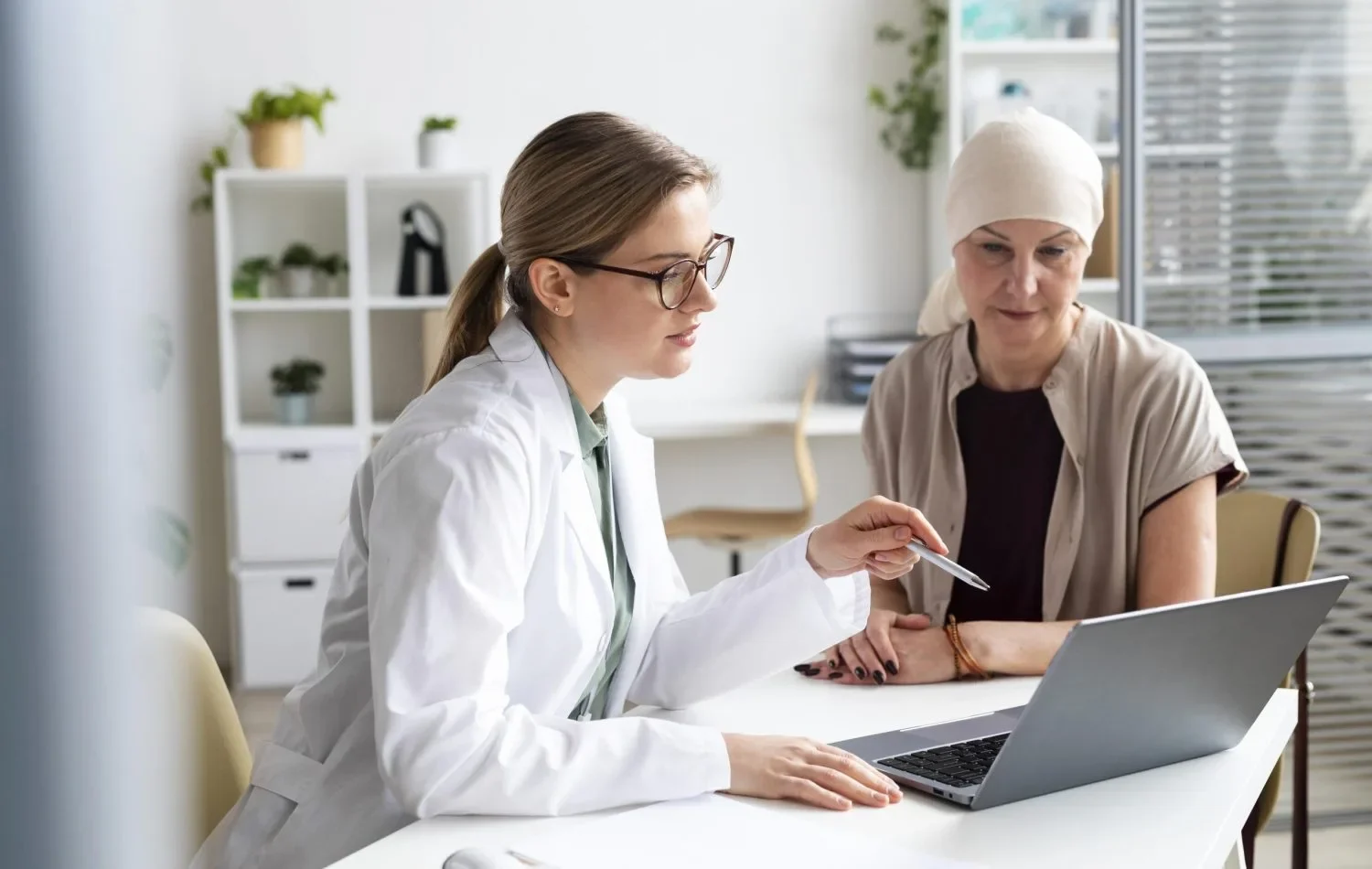 woman-with-skin-cancer-talking-with-doctor-
